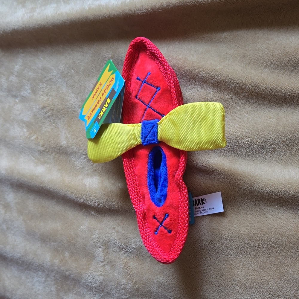 Bark kayak pet toy